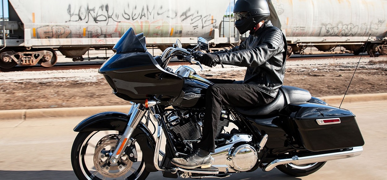 Test Ride 2021 Harley-Davidson® Road Glide® near Augusta ME